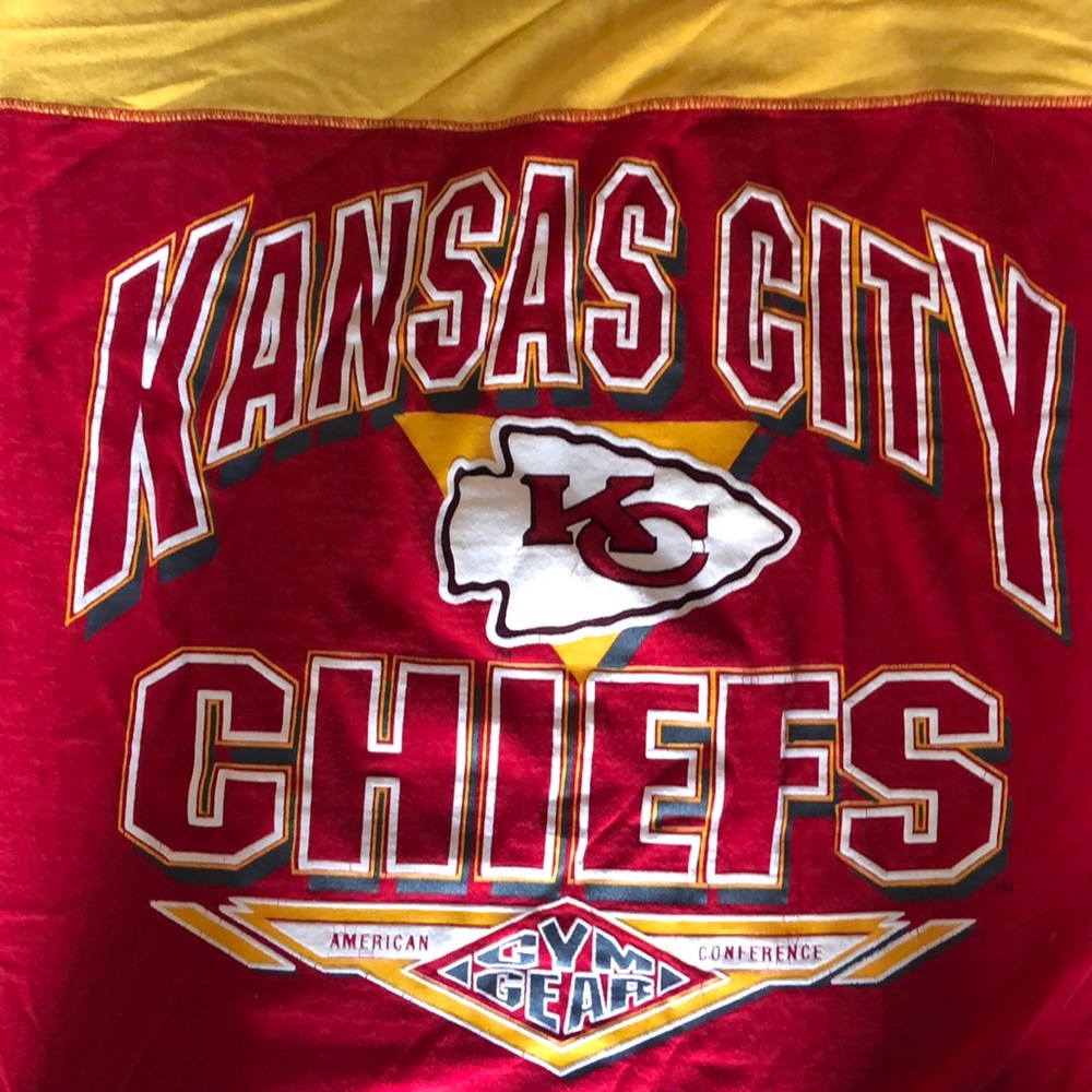 Chiefs t shirt - Picture 2 of 3